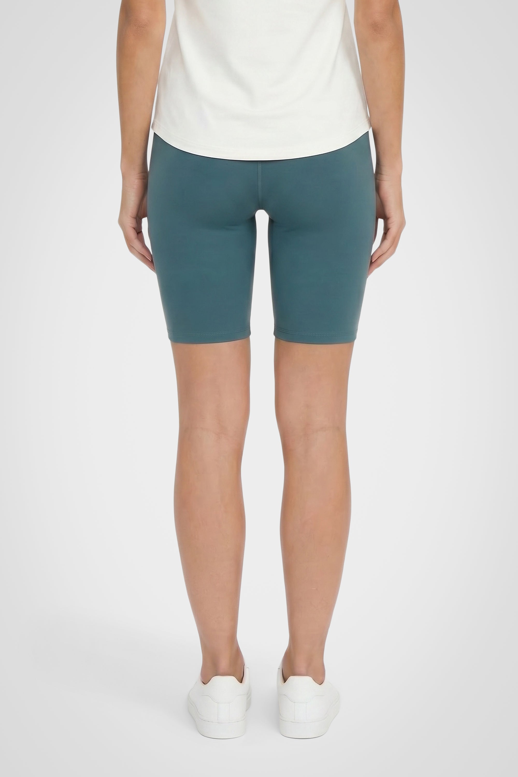 Elevara Capri