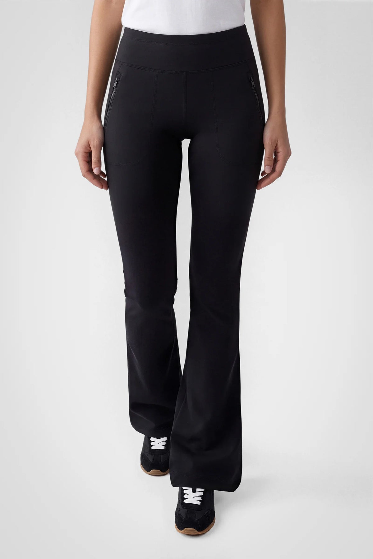 Veyra Hybrid Performance Pant