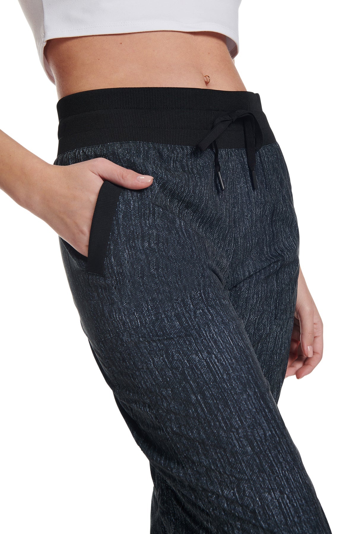 Excursion Woven Crop