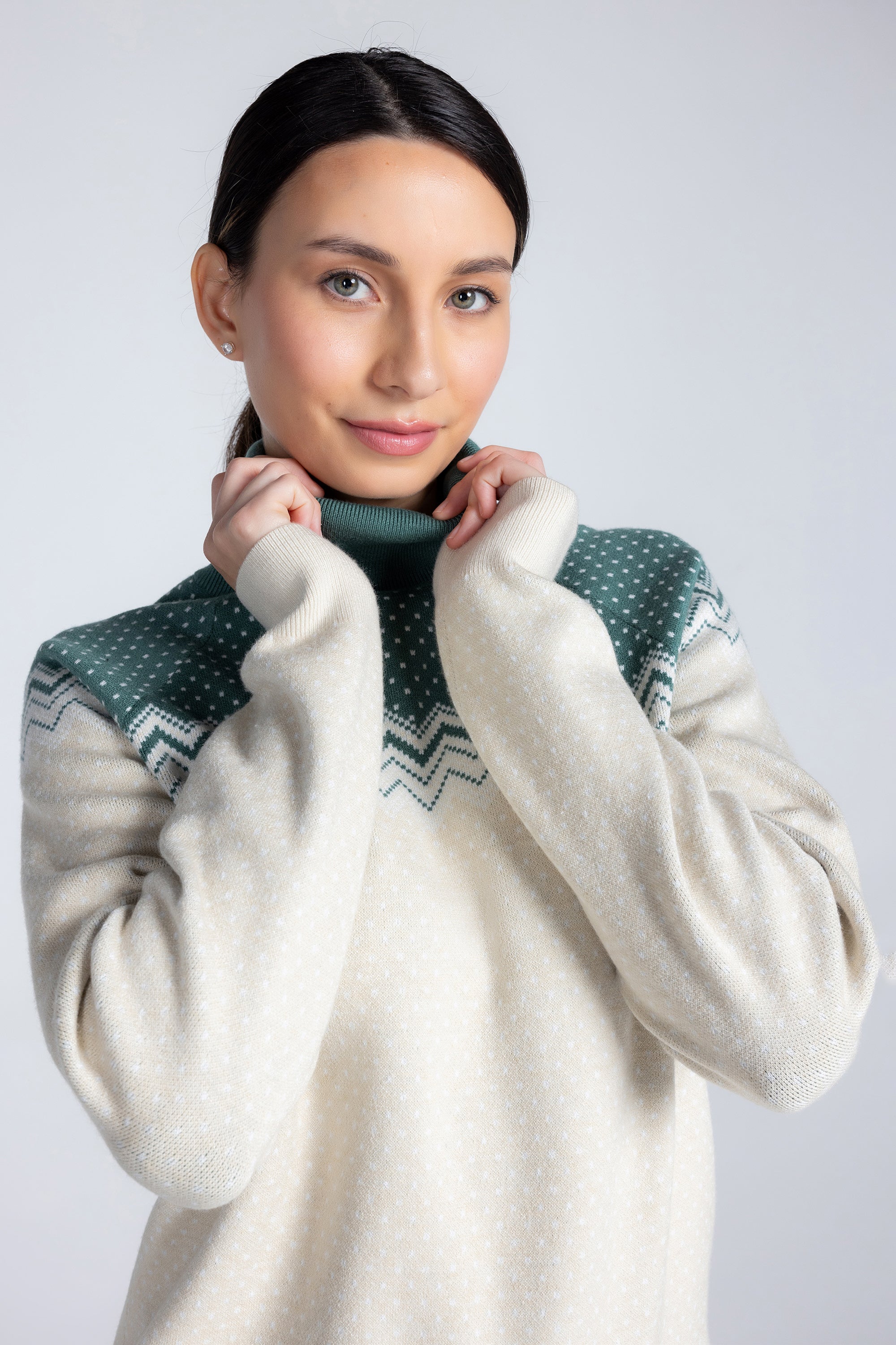 SnowCuddle Après-Ski  Turtleneck Sweater