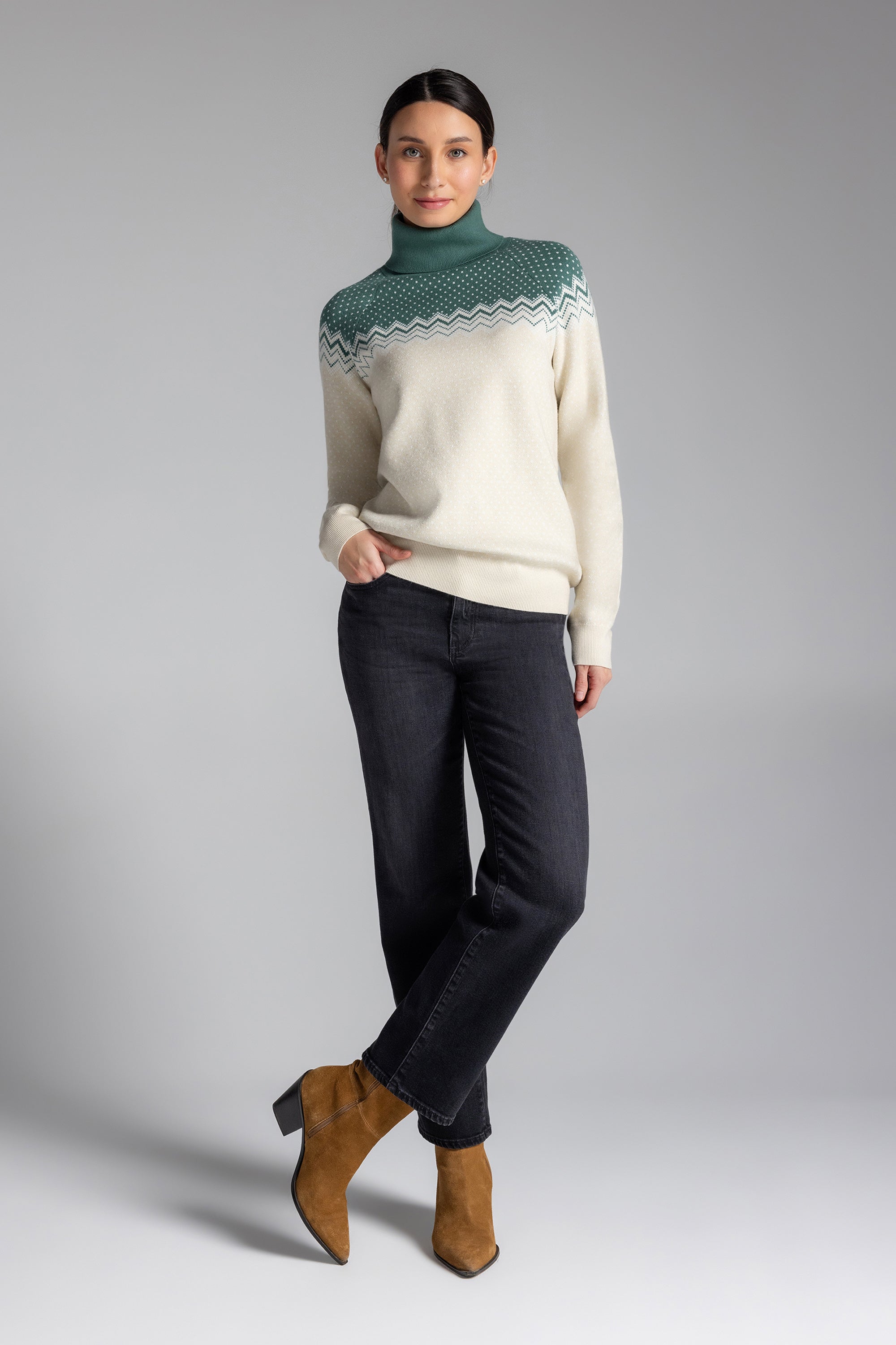 SnowCuddle Après-Ski  Turtleneck Sweater