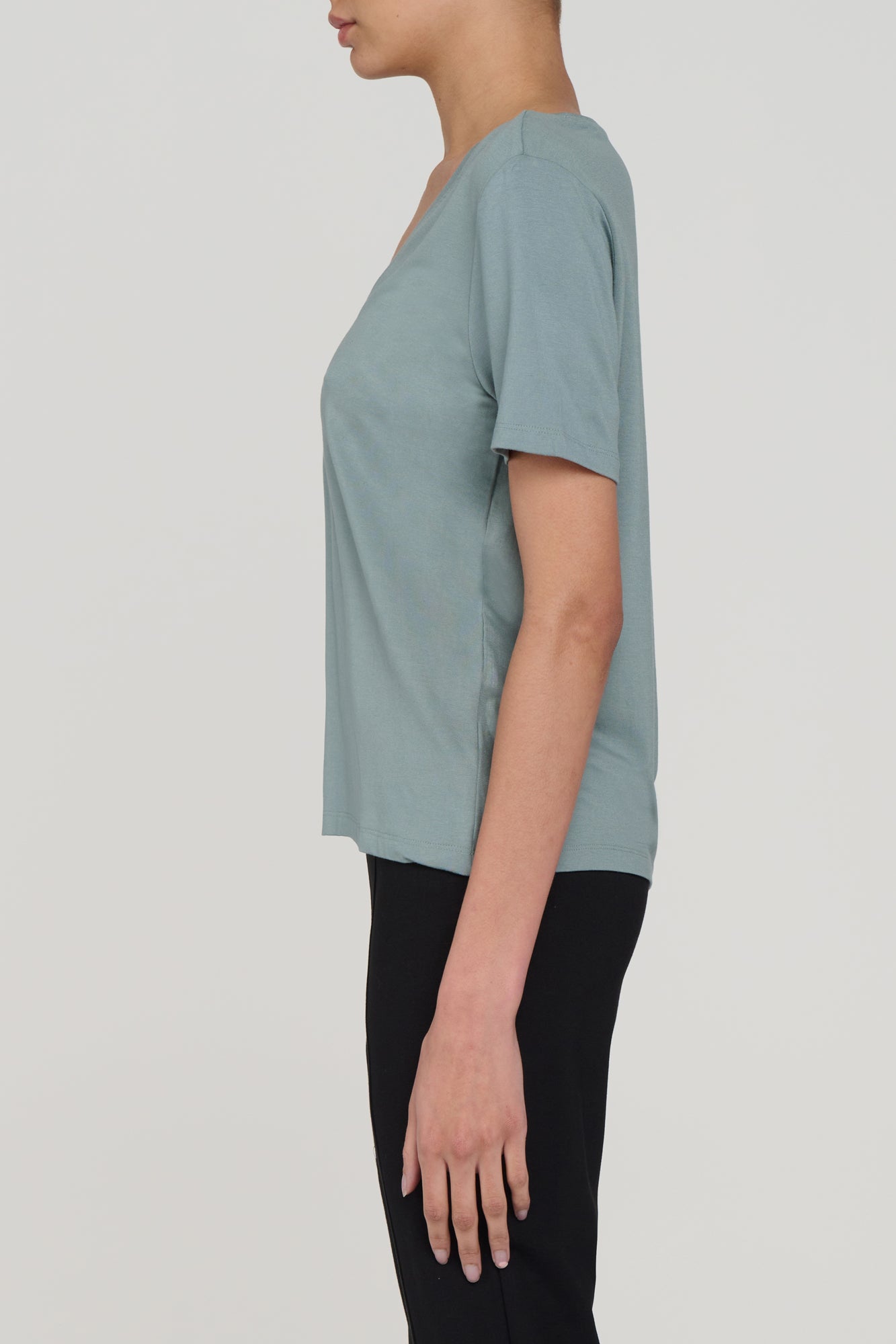 T-shirt à col en V Bliss