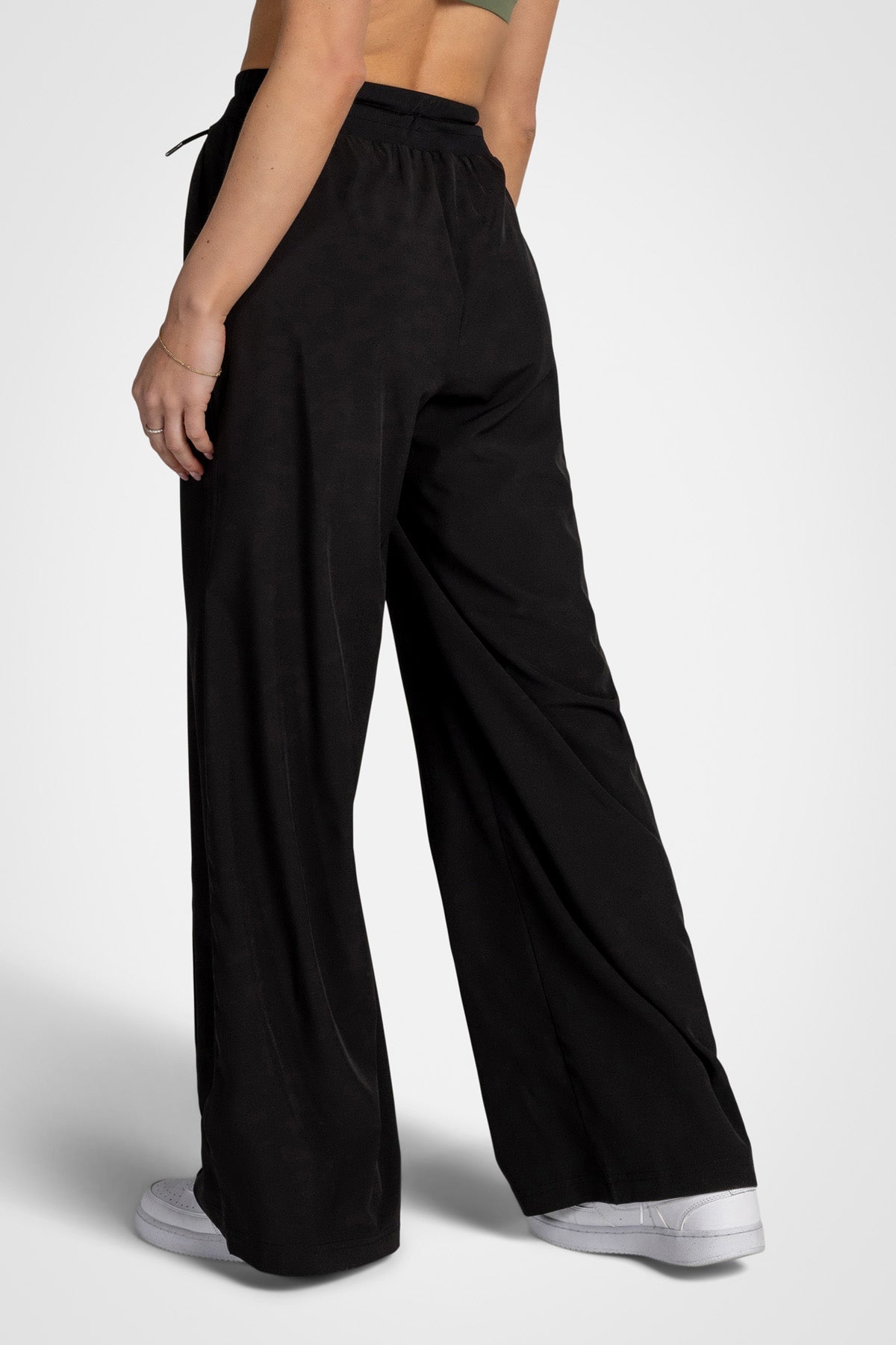 StrideFlow Woven Pant