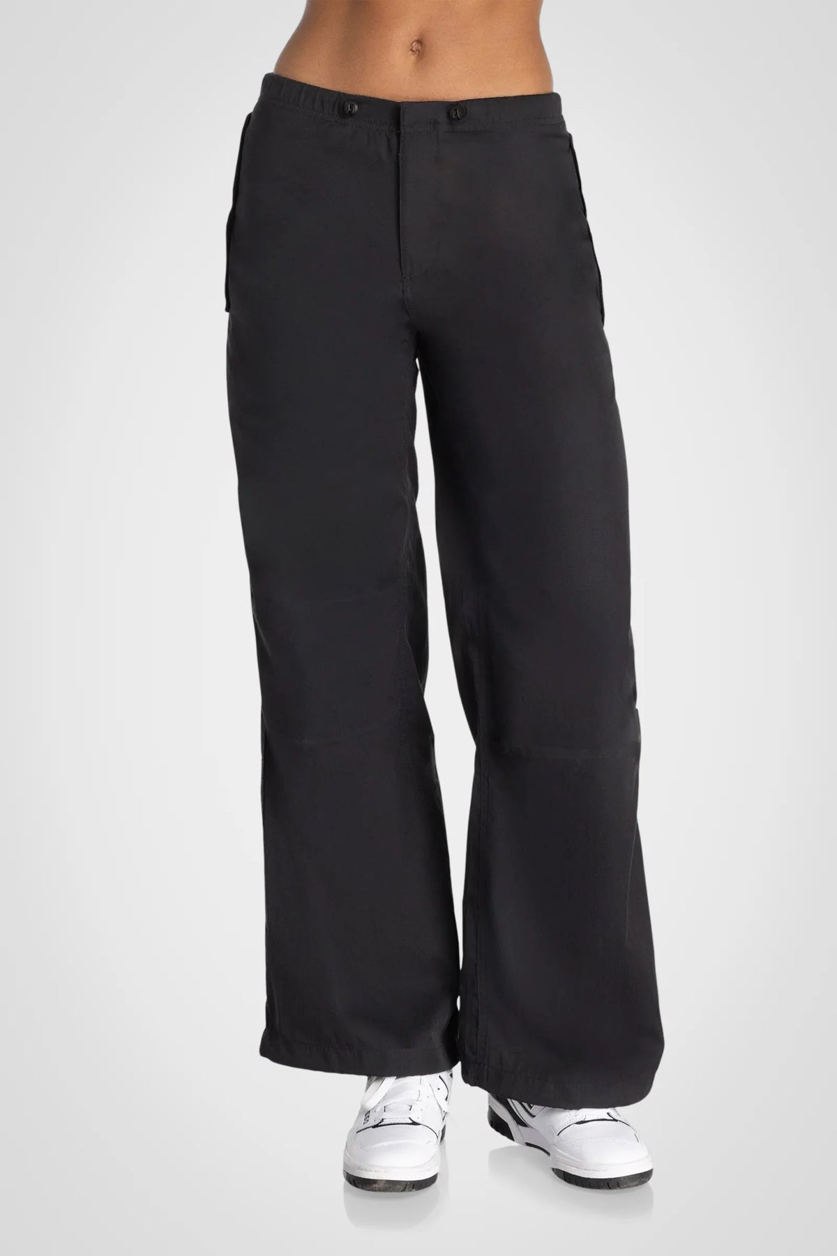 Dynamic parachute trousers