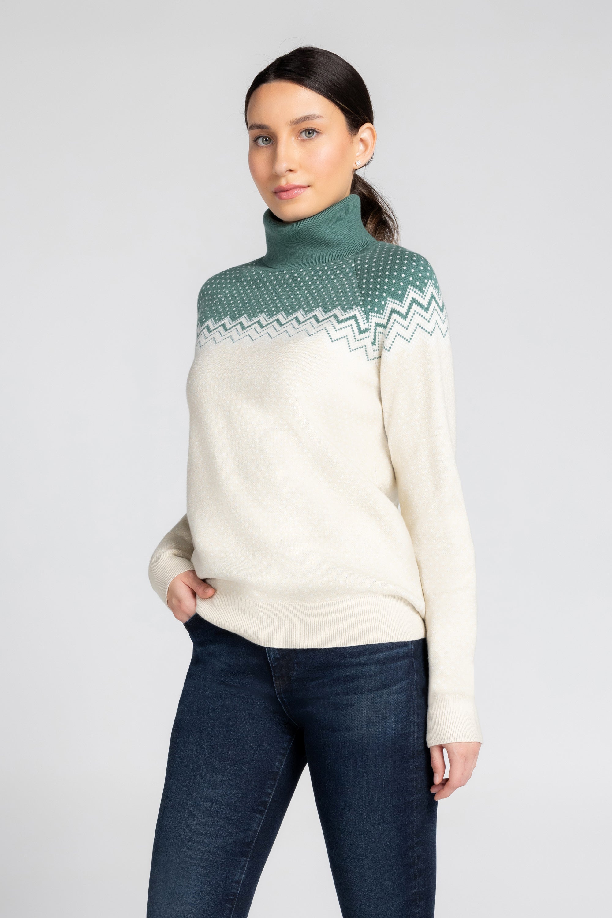 SnowCuddle Après-Ski  Turtleneck Sweater