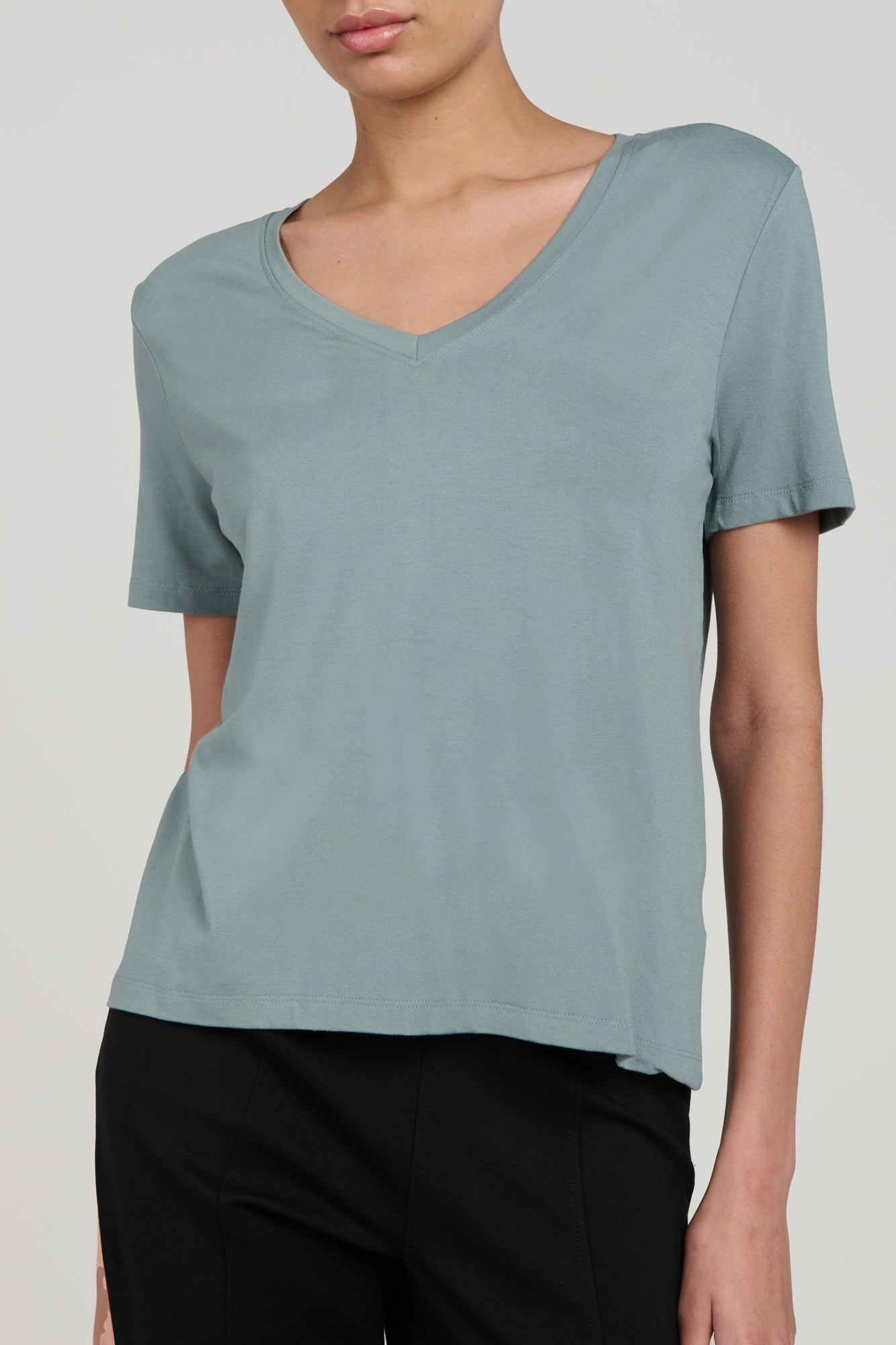 T-shirt à col en V Bliss